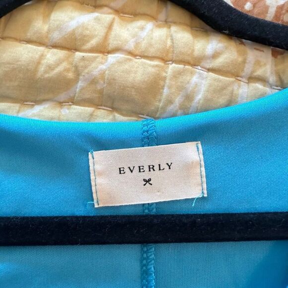 Everly blue 3/4 sleeved dress size medium - Picture 3 of 3